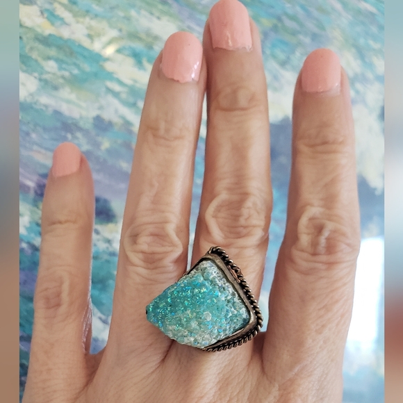 Handmade by Artisans Jewelry - NWOT, Sz 7, Blue Druzy & Silver Ring, Asymmetric Setting, Artsy Design, Handmade